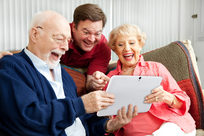 7 conseils pour choisir une tablette pour un senior âgé - Facilotab